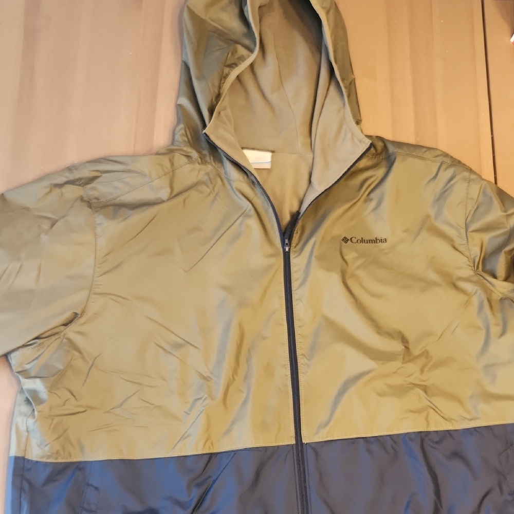 Columbia Two-Tone Hooded Ridgeline Jacket in Olive and Navy Blue